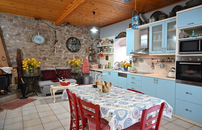 Kalavrita Winter Retreat - Homely Spacious Chalet - Foto 7