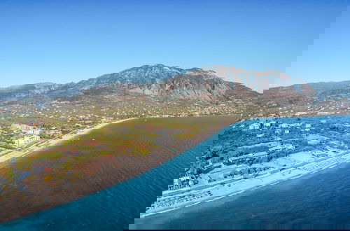 Foto 5 - Jeannette s Seaside Getaway - Kalamata Urban Gem