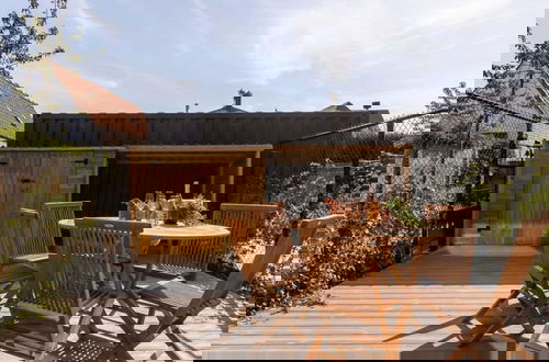 Foto 2 - Family-friendly House With Sunny Terrace and Garden