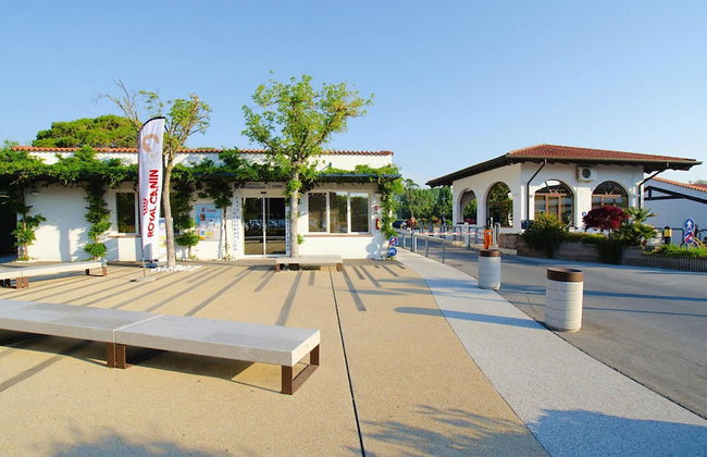 Bungalow in Caorle With Garden Furniture - Foto 16