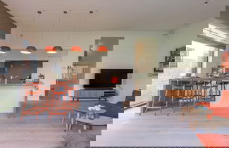 Foto 2 - Cozy Beach Apartment With Garden
