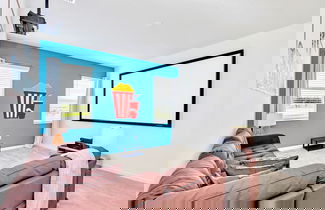 Foto 2 - 16-guest Lakefront Home w Pool-cinema-games