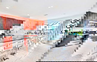 Foto 1 - 16-guest Lakefront Home w Pool-cinema-games