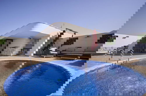 Photo 28 - Amazing Penthouse Apartment With Rooftop Pool&bar