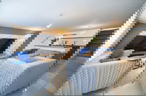 Photo 18 - Amazing Penthouse Apartment With Rooftop Pool&bar