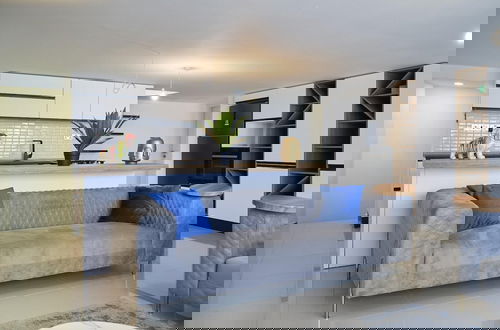 Photo 15 - Amazing Penthouse Apartment With Rooftop Pool&bar