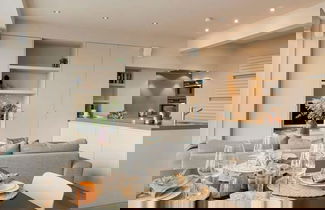 Foto 2 - Unique Apartment With Sea-view Near the Center