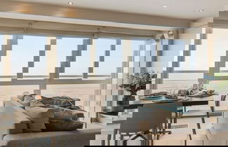 Foto 3 - Unique Apartment With Sea-view Near the Center