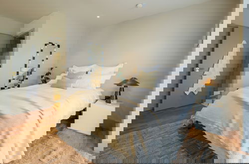 Photo 15 - Sophisticated Studio Flat With Rooftop Access