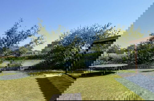 Foto 18 - Lovely Holiday Home With Garden
