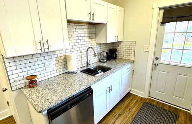 Modern Cozy Unit With King Bed - Foto 8