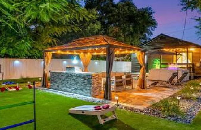 Family Fun Backyard Oasis Hot Tub Games BBQ - Foto 4