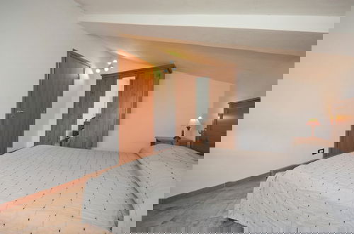 Foto 13 - Spacious Home Surrounded by Nature