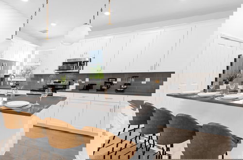 Foto 16 - Upstay - Modern Luxury Home w Pool Spa Resort
