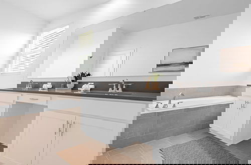 Foto 22 - Upstay - Modern Luxury Home w Pool Spa Resort