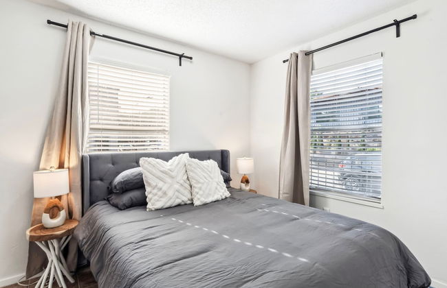 Prime Location Chic 1BR Fast Wifi 7 Min to Downtown - Photo 2