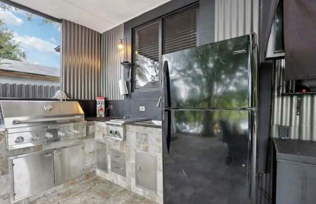 Tropical Miami Oasis - Photo 12
