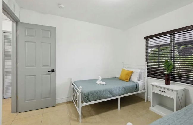 Tropical Miami Oasis - Photo 4