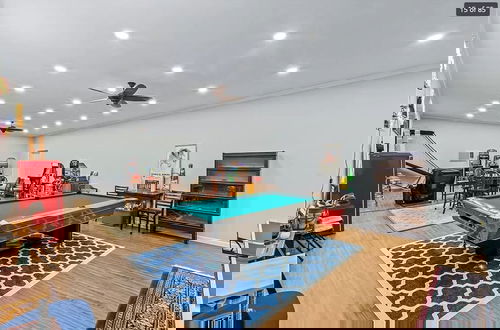 Photo 4 - New Epic House-pool-theatre-hot Tub-game Room