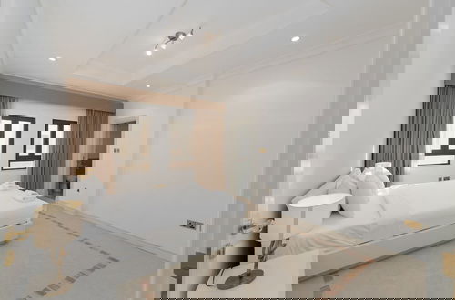 Foto 23 - Exclusive 5BR Palm Villa w Private Pool and Beach