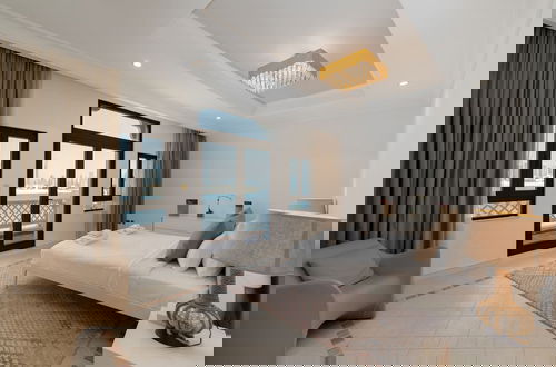 Foto 20 - Exclusive 5BR Palm Villa w Private Pool and Beach