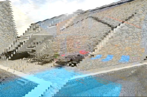 Foto 1 - Home With Swimming Pool & Outdoor Kitchen