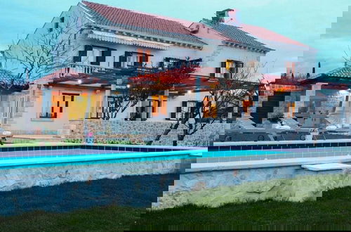 Foto 25 - Villa Antonija - Four-bedroom Villa With Terrace and Private Pool