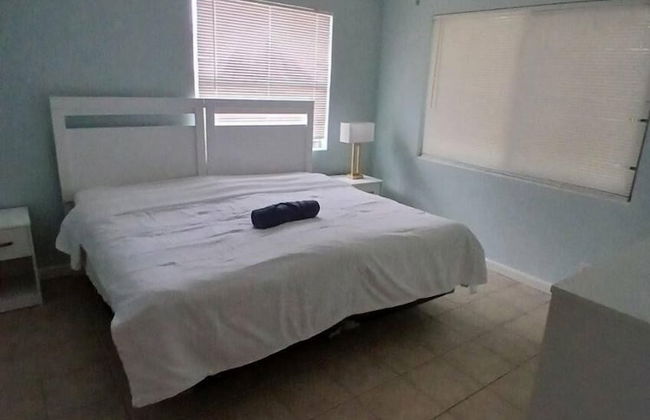 4BR 2BA Near Beach Perfect For Familes - Photo 6