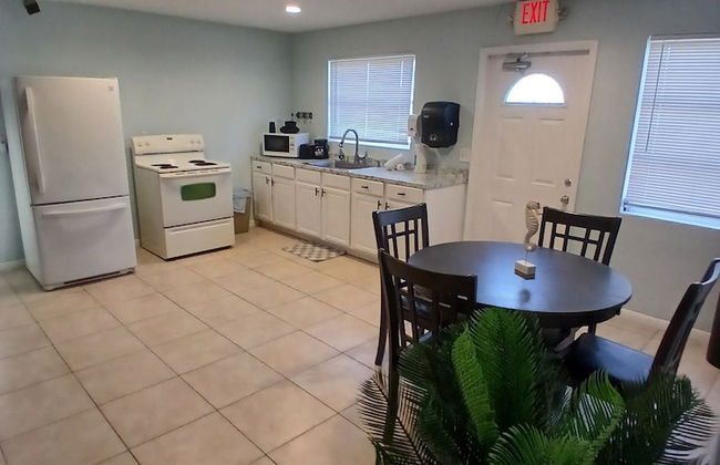 4BR 2BA Near Beach Perfect For Familes - Photo 18
