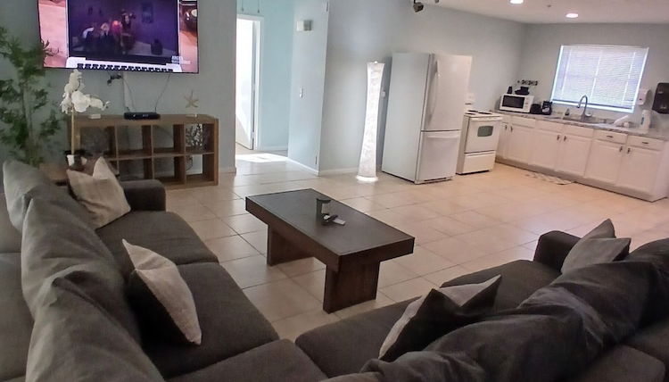Foto 1 - 4BR 2BA Near Beach Perfect For Familes