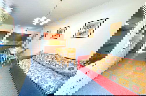 Foto 12 - Spacious Apartment Near the Beach