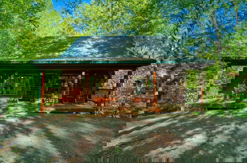 Foto 33 - Cabin in Nature w/ Hot Tub & Games!