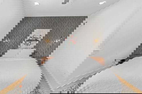 Foto 11 - Crescent Furnished Apartments v2