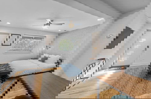Foto 9 - Crescent Furnished Apartments v2