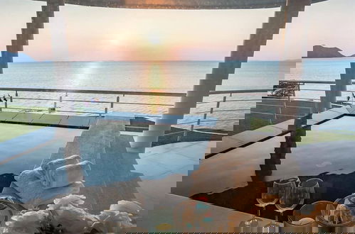 Foto 56 - Ocean Beachfront Smart Unit