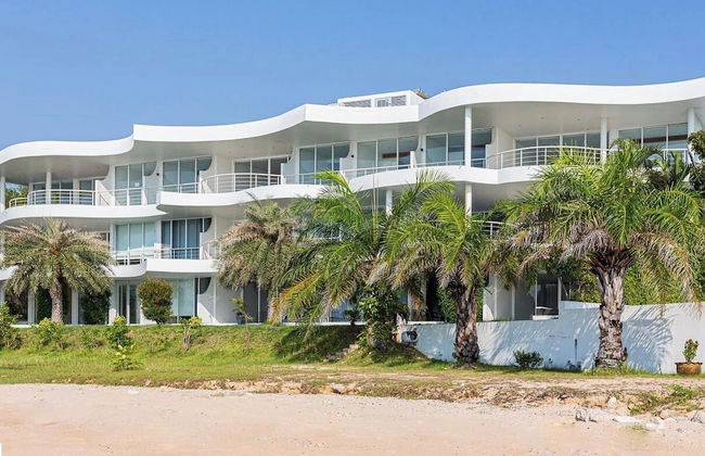Ocean Beachfront Smart Unit - Photo 30