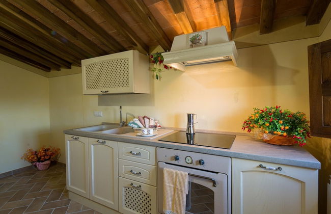 Farmhouse in Tuscany With Pool and Hill Views - Foto 7