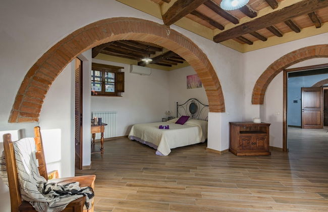 Farmhouse in Tuscany With Pool and Hill Views - Foto 6