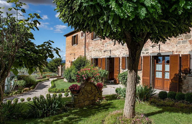 Farmhouse in Tuscany With Pool and Hill Views - Foto 1