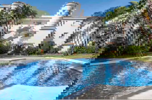 Foto 1 - Beach Apartment - Sleeps 6, Pool & Private Terrace