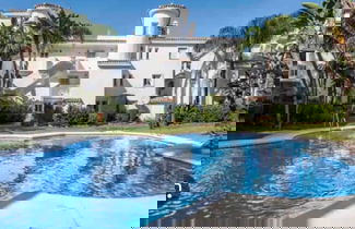 Foto 1 - Beach Apartment - Sleeps 6, Pool & Private Terrace