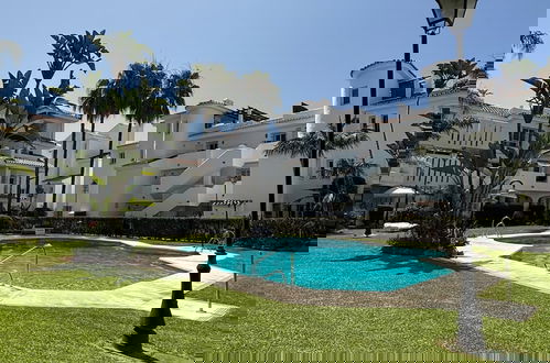 Foto 20 - Beach Apartment - Sleeps 6, Pool & Private Terrace