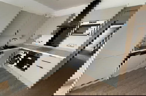 Foto 4 - Exquisite Riverside Living in a Stunning Flat