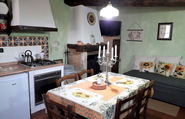 A Peaceful Oasis in a Medieval Italian Village - Photo 2
