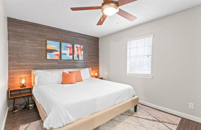Spacious and Chic King Bed 2BR Suite 5 Min to DT - Photo 3