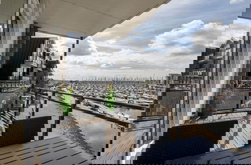 Foto 34 - Luxury Apartment With Water Views