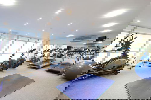 Foto 13 - Cozy London Stratford Apartment With Gym