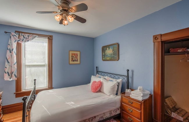 Pet Friendly 1900 Classic 3 Bedroom Value - Foto 6