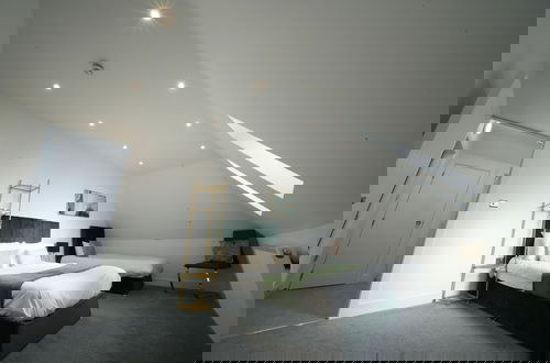Photo 5 - Heathrow Charge and Go