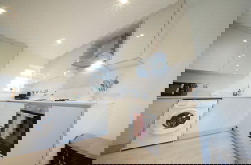 Photo 42 - Heathrow Charge and Go